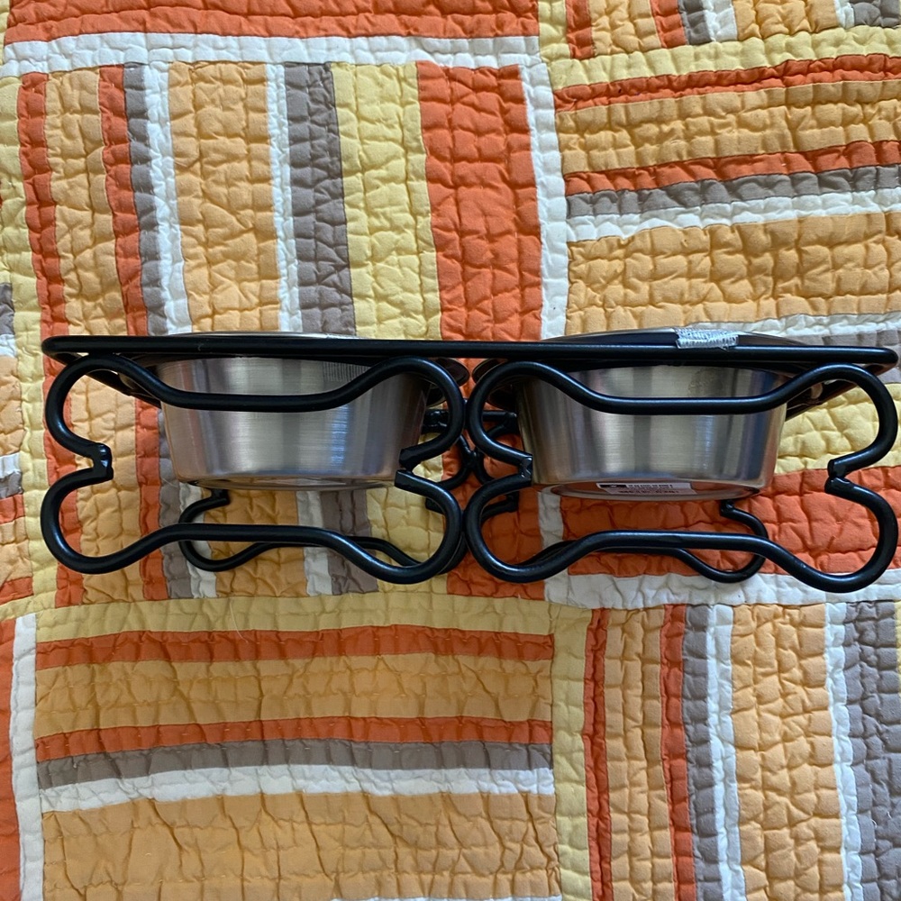 Dog food bowls and stand - Picture 1 of 8